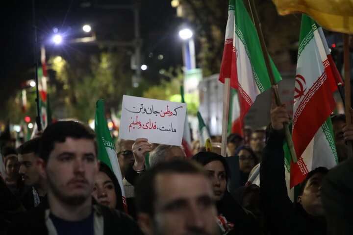 تصاویر/ پنجاه و ششمین شب؛ حضور خستگی‌ناپذیر مردم شهرستان ارومیه پای انقلاب
