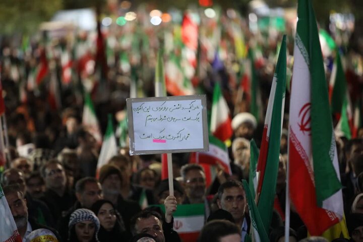 تصاویر/ پنجاه و ششمین شب؛ حضور خستگی‌ناپذیر مردم شهرستان ارومیه پای انقلاب