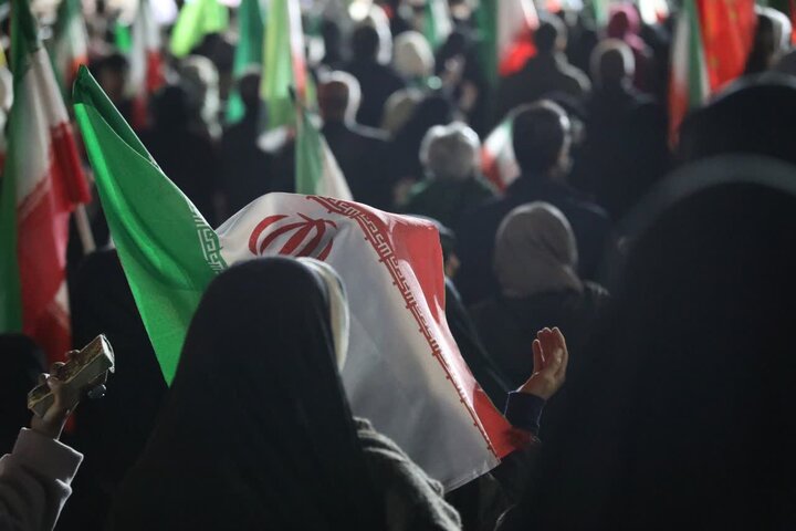 تصاویر/ پنجاه و ششمین شب؛ حضور خستگی‌ناپذیر مردم شهرستان ارومیه پای انقلاب