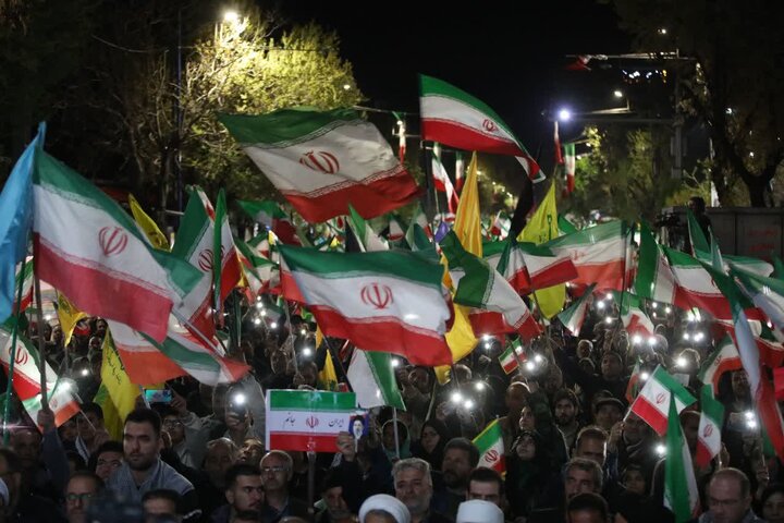 تصاویر/ پنجاه و ششمین شب؛ حضور خستگی‌ناپذیر مردم شهرستان ارومیه پای انقلاب