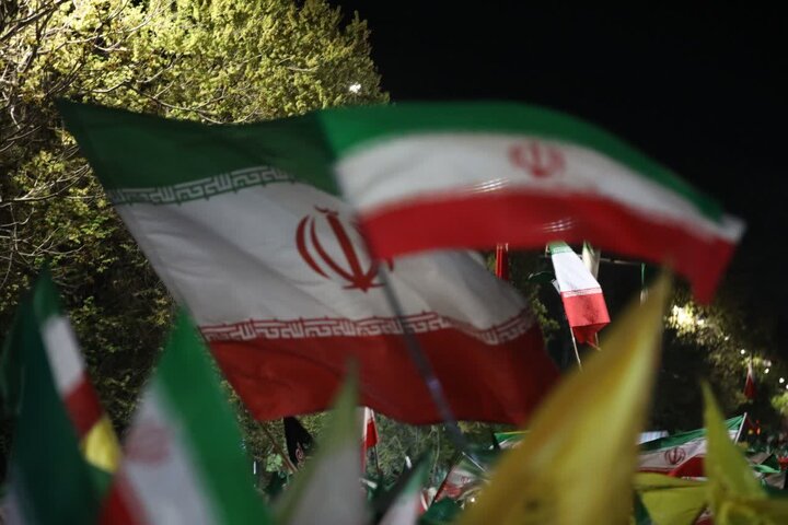 تصاویر/ پنجاه و ششمین شب؛ حضور خستگی‌ناپذیر مردم شهرستان ارومیه پای انقلاب