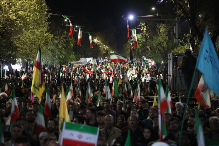 تصاویر/ پنجاه و ششمین شب؛ حضور خستگی‌ناپذیر مردم شهرستان ارومیه پای انقلاب