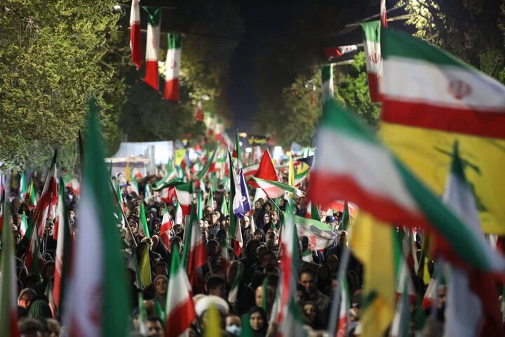 تصاویر/ پنجاه و ششمین شب؛ حضور خستگی‌ناپذیر مردم شهرستان ارومیه پای انقلاب