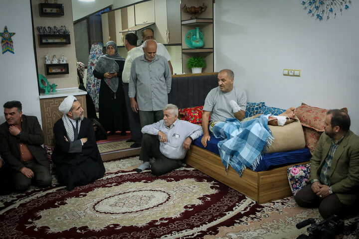 تصاویر / دیدار امام جمعه قزوین با جانباز سرافراز جنگ رمضان