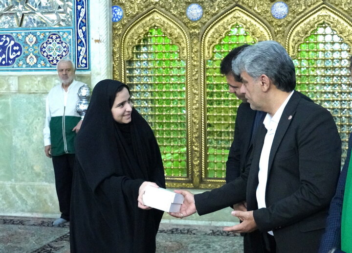 تکریم ۸۰ ناشنوای استان قم در حرم مطهر بانوی کرامت