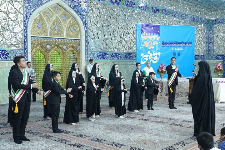 تکریم ۸۰ ناشنوای استان قم در حرم مطهر بانوی کرامت