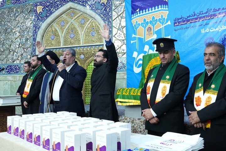 تکریم ۸۰ ناشنوای استان قم در حرم مطهر بانوی کرامت