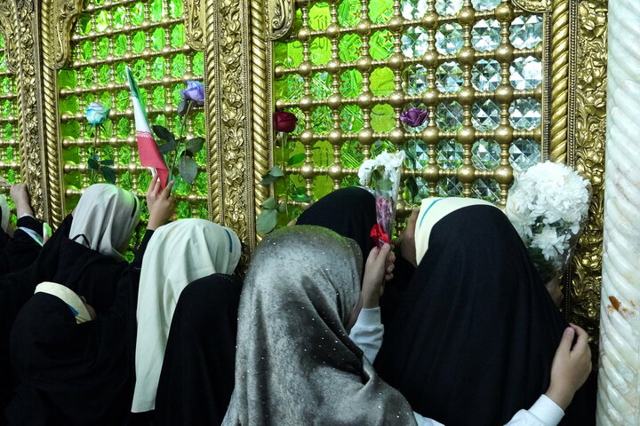 تکریم ۸۰ ناشنوای استان قم در حرم مطهر بانوی کرامت
