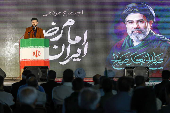 تصاویر | اجتماع مردمی "ایرانِ امام رضا (ع)" و تجلیل از خانواده شهید اقتدار، شهید مهدی زمانی در تبریز