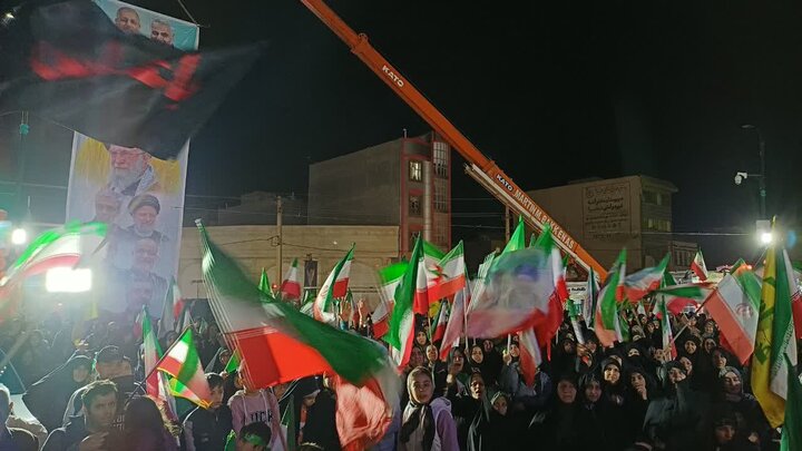 تصاویر/پنجاه و ششمین شب حضور پرشور مردم ولایتمدار مامونیه در تجدید بیعت با آرمان‌های انقلاب