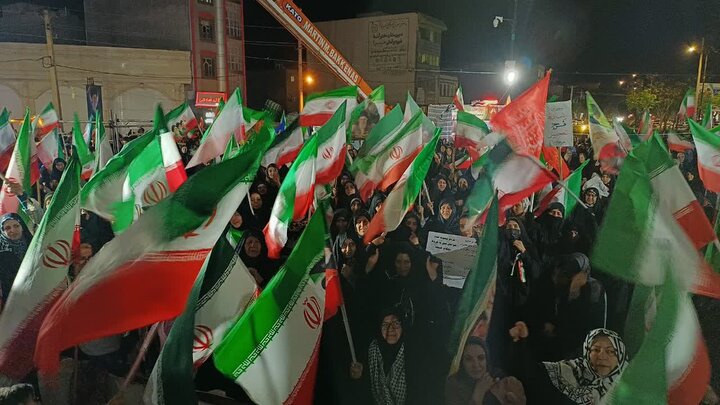 تصاویر/پنجاه و ششمین شب حضور پرشور مردم ولایتمدار مامونیه در تجدید بیعت با آرمان‌های انقلاب