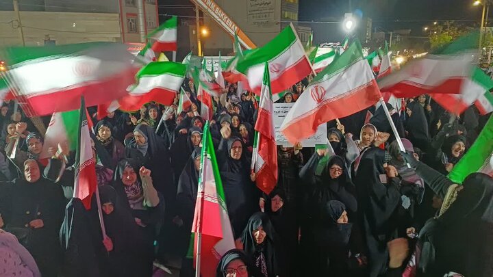 تصاویر/پنجاه و ششمین شب حضور پرشور مردم ولایتمدار مامونیه در تجدید بیعت با آرمان‌های انقلاب