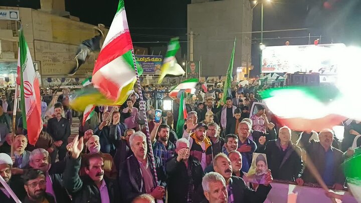 تصاویر/پنجاه و ششمین شب حضور پرشور مردم ولایتمدار مامونیه در تجدید بیعت با آرمان‌های انقلاب