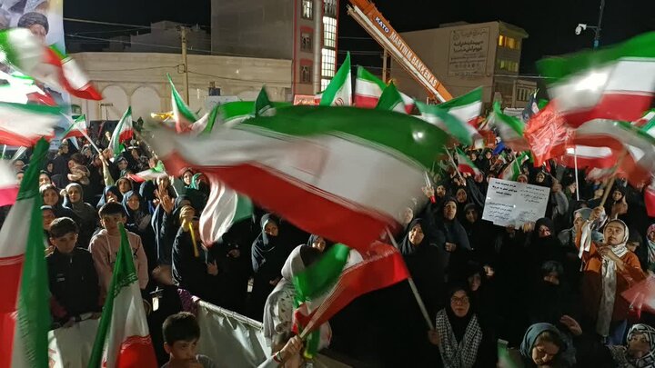 تصاویر/پنجاه و ششمین شب حضور پرشور مردم ولایتمدار مامونیه در تجدید بیعت با آرمان‌های انقلاب