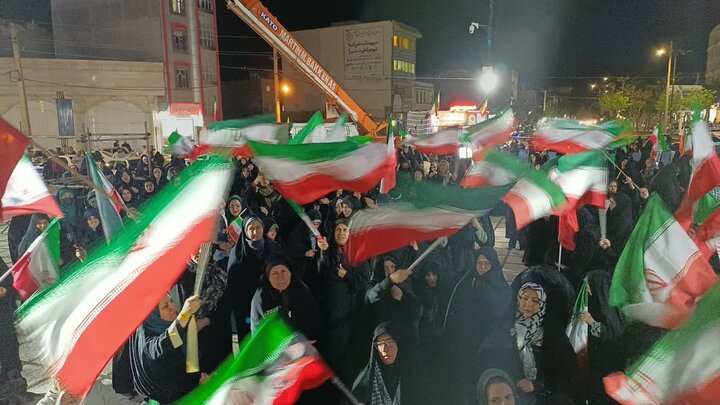 تصاویر/پنجاه و ششمین شب حضور پرشور مردم ولایتمدار مامونیه در تجدید بیعت با آرمان‌های انقلاب
