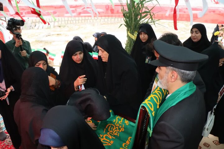 تصاویر/ خادمان حرم رضوی در جمع اهالی روستای باریکان