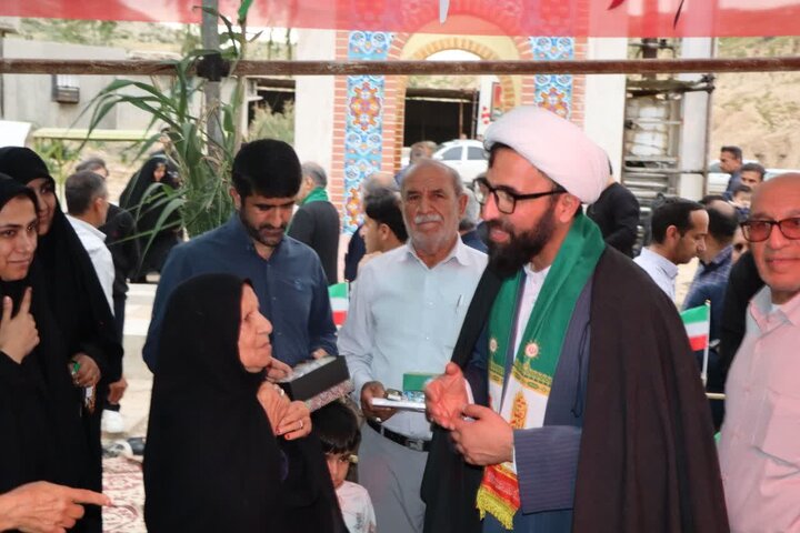 تصاویر/ خادمان حرم رضوی در جمع اهالی روستای باریکان