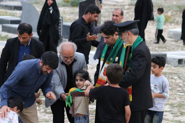 تصاویر/ خادمان حرم رضوی در جمع اهالی روستای باریکان