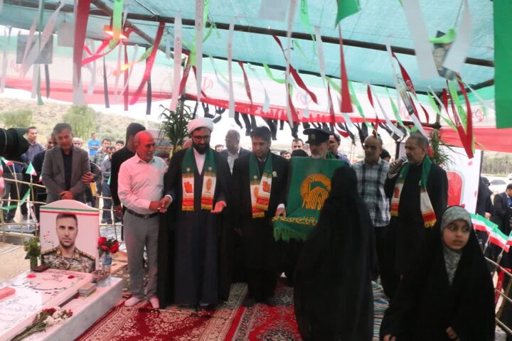 تصاویر/ عطرافشانی شهید جنگ رمضان با حضور خدام رضوی