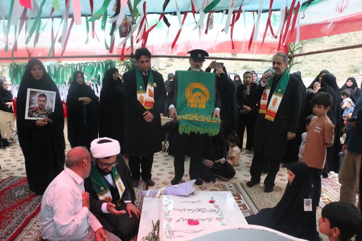 تصاویر/ عطرافشانی شهید جنگ رمضان با حضور خدام رضوی