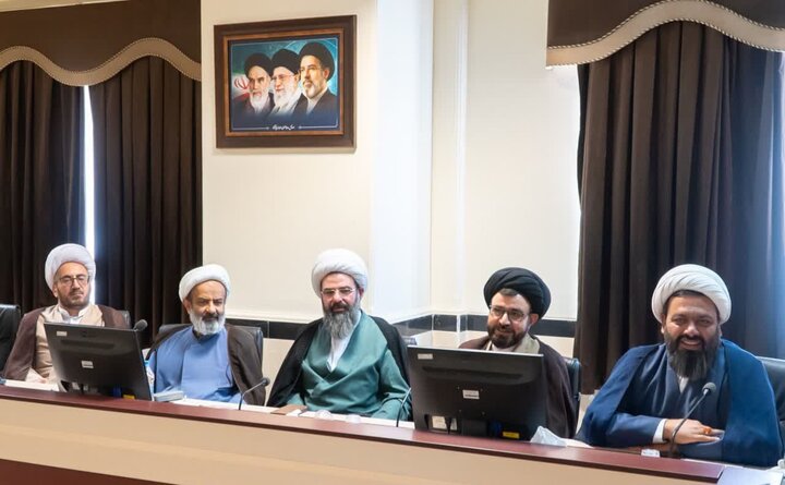 تصاویر/ نشست صمیمی مشاور رئیس‌جمهور در امور روحانیت با روحانیون استان مرکزی