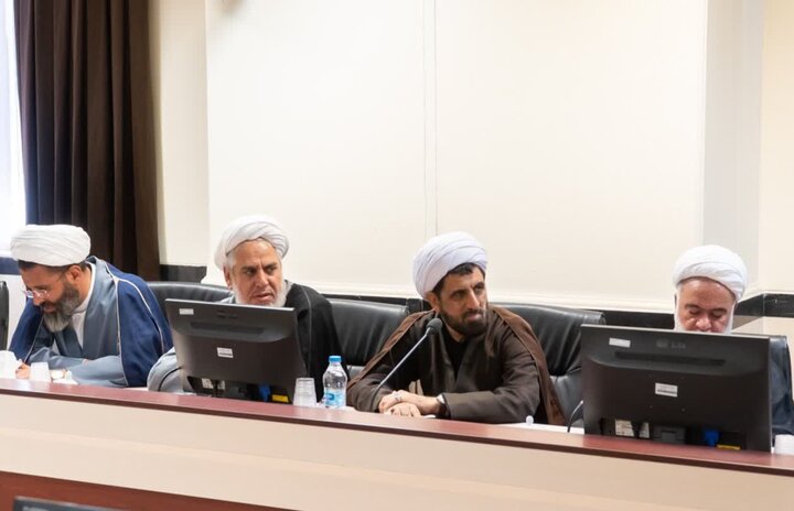 تصاویر/ نشست صمیمی مشاور رئیس‌جمهور در امور روحانیت با روحانیون استان مرکزی