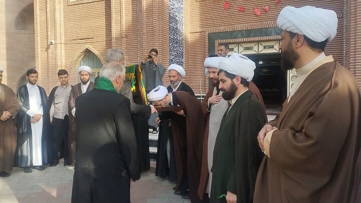تصاویر/ حضور کاروان زیر سایه خورشید در مدرسه علمیه امام خمینی رحمه الله خوی شهرستان خوی