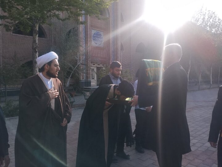 تصاویر/ حضور کاروان زیر سایه خورشید در مدرسه علمیه امام خمینی رحمه الله خوی شهرستان خوی
