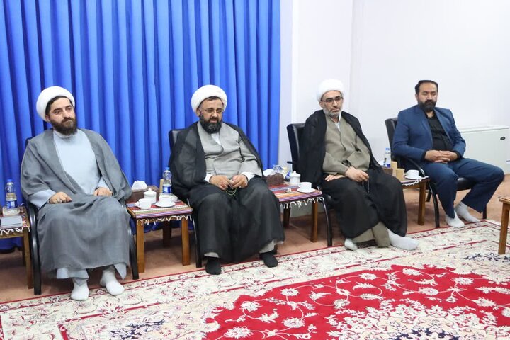 تصاویر / دیدار نمایده ولی فقیه در استان با معاون تبلیغ و امور فرهنگی مرکز مدیریت حوزه های علمیه خراسانات و نهادهای حوزوی