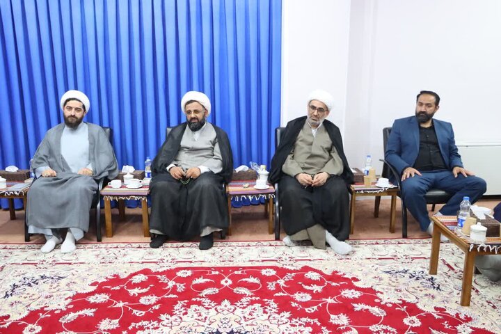 تصاویر / دیدار نمایده ولی فقیه در استان با معاون تبلیغ و امور فرهنگی مرکز مدیریت حوزه های علمیه خراسانات و نهادهای حوزوی