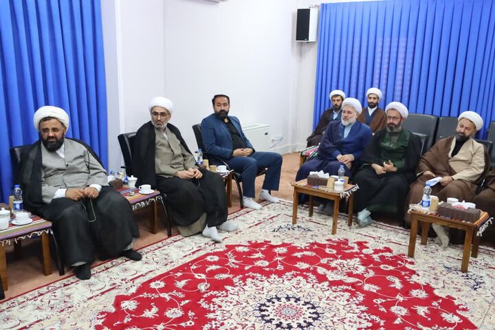 تصاویر / دیدار نمایده ولی فقیه در استان با معاون تبلیغ و امور فرهنگی مرکز مدیریت حوزه های علمیه خراسانات و نهادهای حوزوی