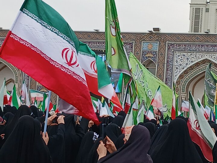 تصاویر/ اجتماع مشت های گره کرده در حرم مطهر رضوی