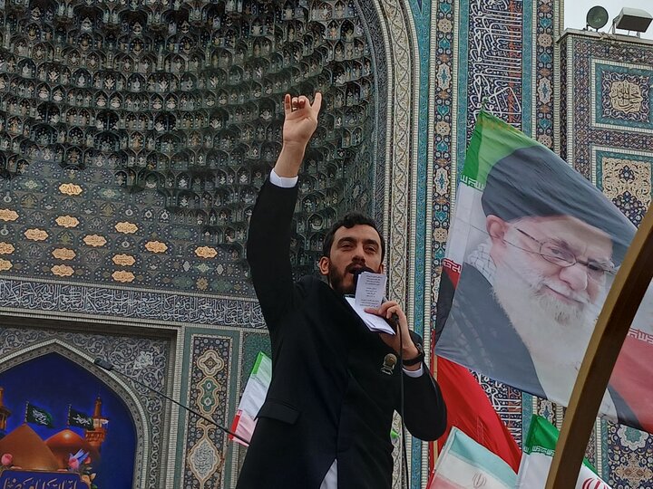 تصاویر/ اجتماع مشت های گره کرده در حرم مطهر رضوی