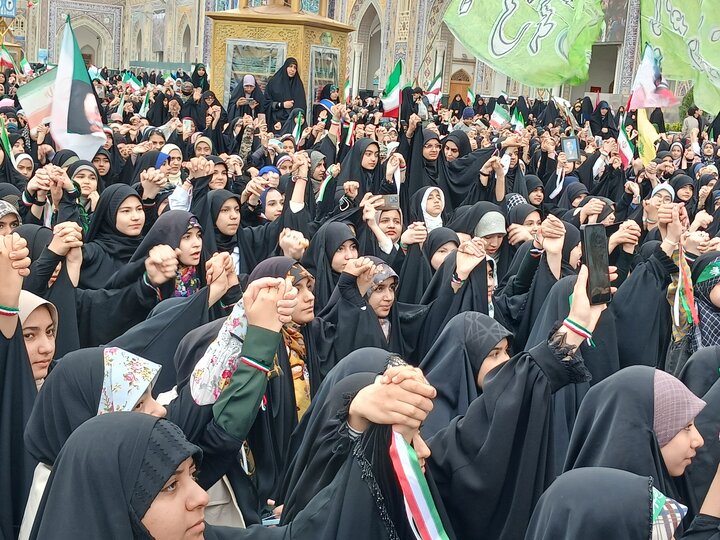 تصاویر/ اجتماع مشت های گره کرده در حرم مطهر رضوی