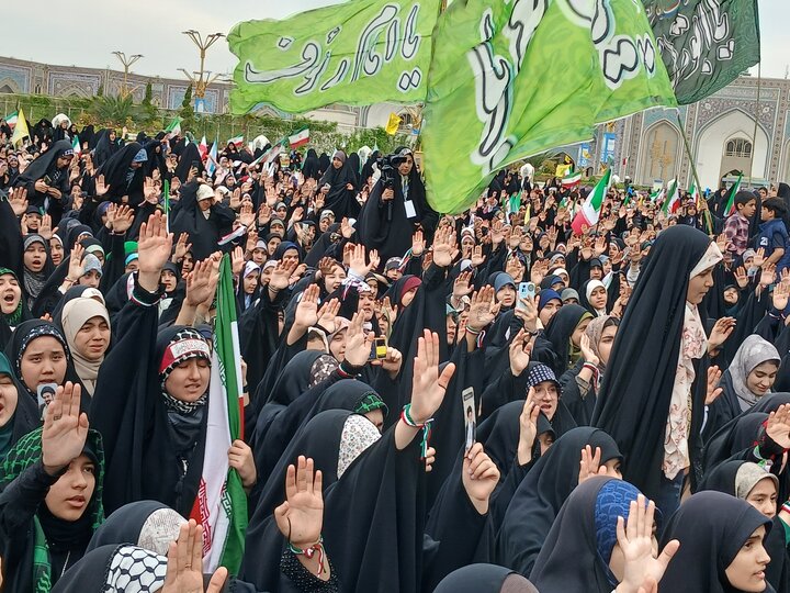 تصاویر/ اجتماع مشت های گره کرده در حرم مطهر رضوی