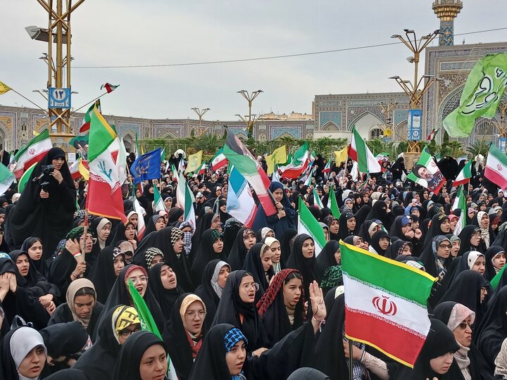 تصاویر/ اجتماع مشت های گره کرده در حرم مطهر رضوی