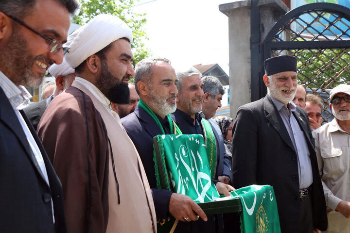 استقبال پرشور مردم گیلان از خادمان و پرچم متبرک حرم بانوی کرامت