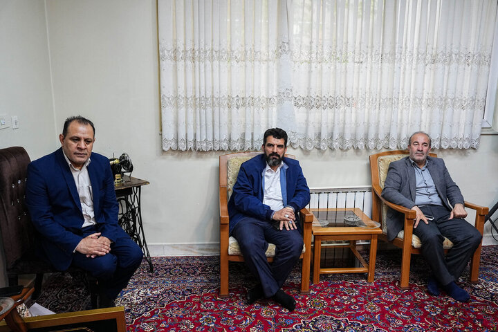 تصاویر/ دیدار جمعی از نمایندگان مجلس با خانواده شهیده تجمعات مردمی