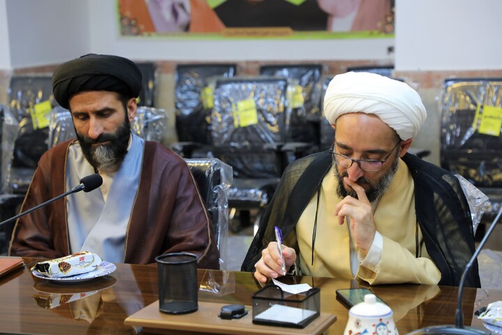 تصاویر/ نشست بصیرتی حوزه علمیه استان یزد با ارائه حجت‌الاسلام والمسلمین حسین طهماسبی رئیس کل دادگستری استان یزد برگزار شد
