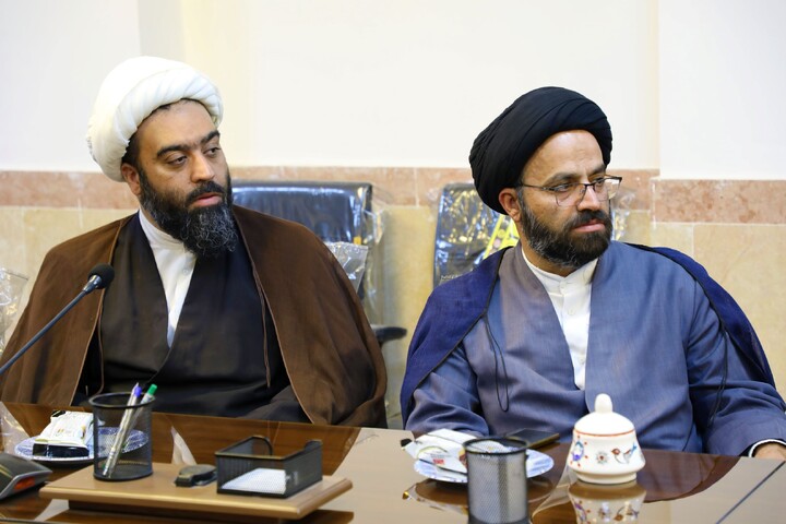 تصاویر/ نشست بصیرتی حوزه علمیه استان یزد با ارائه حجت‌الاسلام والمسلمین حسین طهماسبی رئیس کل دادگستری استان یزد برگزار شد