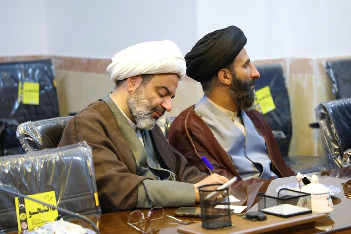 تصاویر/ نشست بصیرتی حوزه علمیه استان یزد با ارائه حجت‌الاسلام والمسلمین حسین طهماسبی رئیس کل دادگستری استان یزد برگزار شد