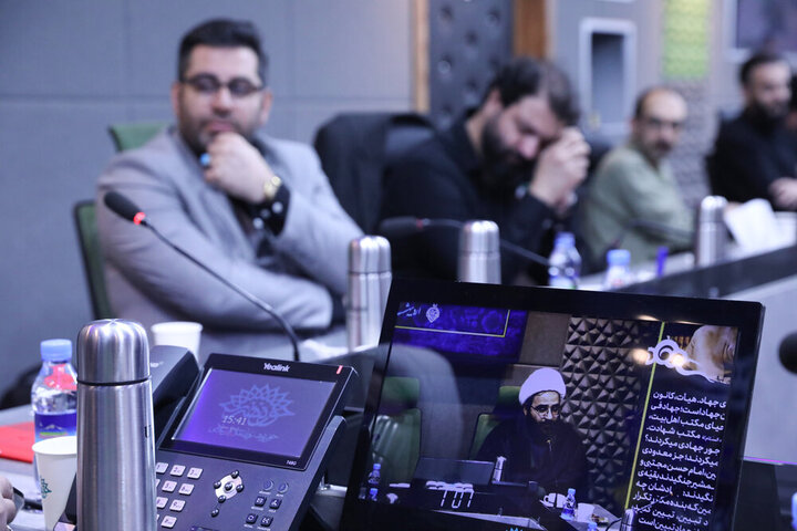 تصاویر/ جلسه هم‌اندیشی جمعی از شعرا و نوحه‌سرایان فعال در دفاع مقدس سوم