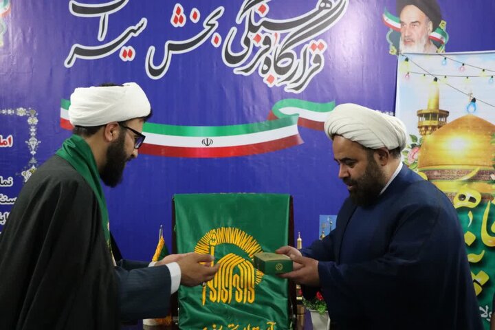تصاویر/ دیدار خادمان امام رضا (ع) با خانواده شهید مهدی بازاد در سیراف