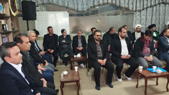 تصاویر/ دیدار مسئولان،ریش سفیدان و بازاریان میاندوآب امام جمعه این شهرستان