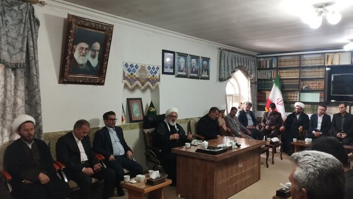 تصاویر/ دیدار مسئولان،ریش سفیدان و بازاریان میاندوآب امام جمعه این شهرستان