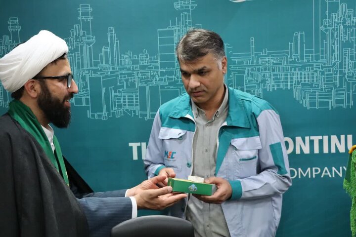 تصاویر/ حضور خادمان حرم رضوی در پتروشیمی مبین