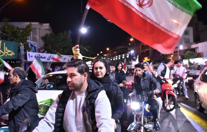 تصاویر/ اجتماع حمایت از رزمندگان وطن در میدان جمهوری اسلامی