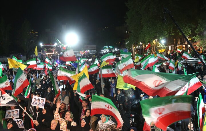تصاوسر/ اجتماع پرشور در میدان تجریش در شب پنجاه و هفتم