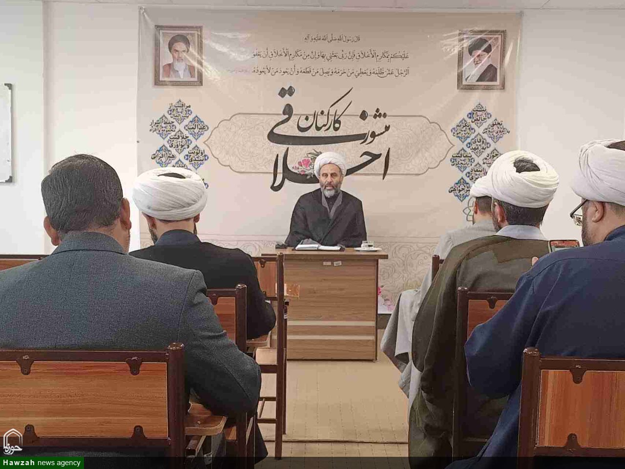 حوزه‌های علمیه پیشگام معرفی عالمانه جایگاه رهبر معظم انقلاب باشند
