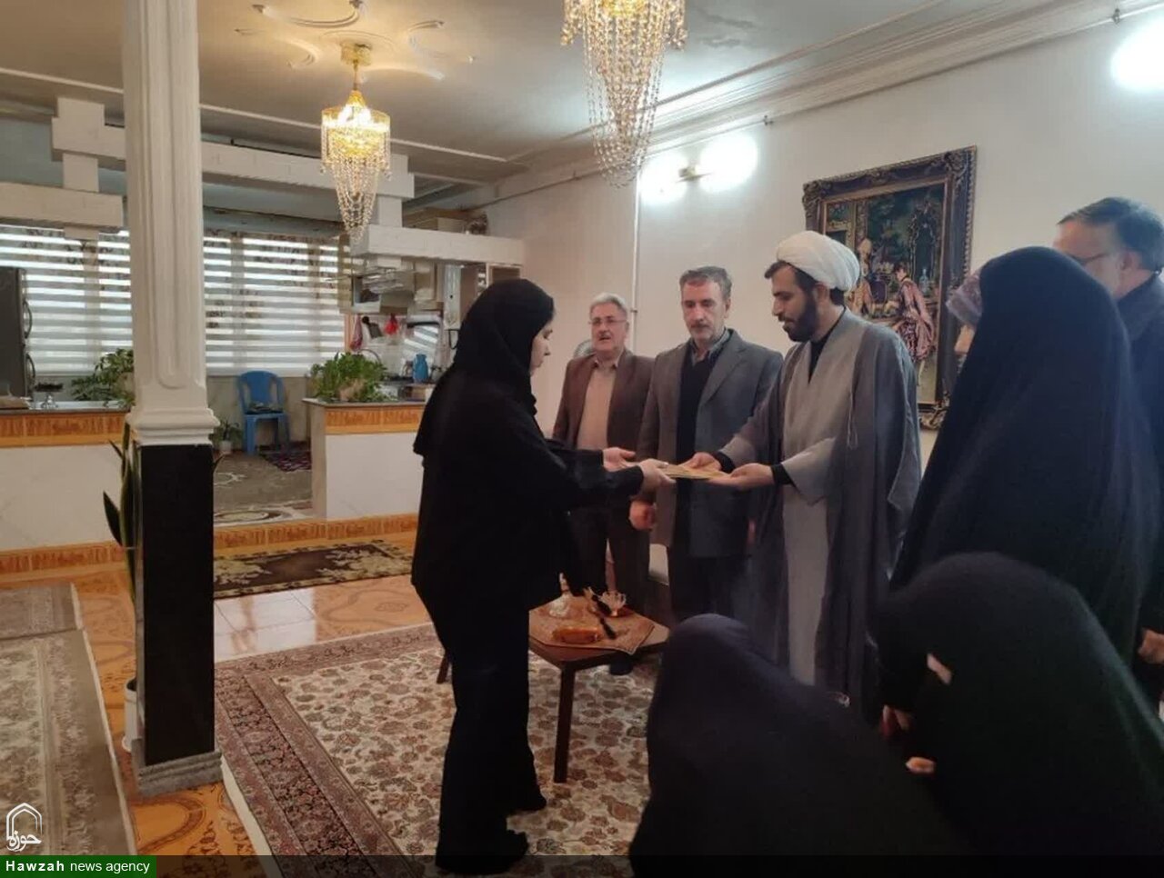 تجلیل رئیس اداره تبلیغات اسلامی شهرستان اسدآباد از خانواده شهدای جنگ رمضان